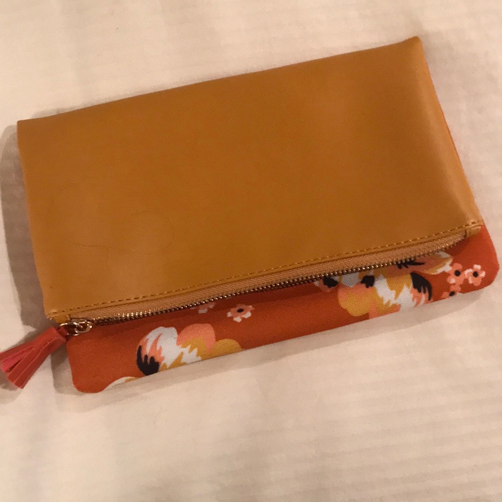 Cute spring clutch